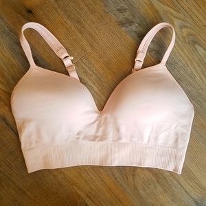 Athleta Embrace Bra XS D-DD in Orchid Pink